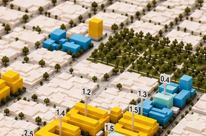 Maqueta urbana de manzanas blancas con árboles y calles, con las zonas de intervención en bloques amarillos y azules y numeración, sobre un fondo degradado de terracota a crema.